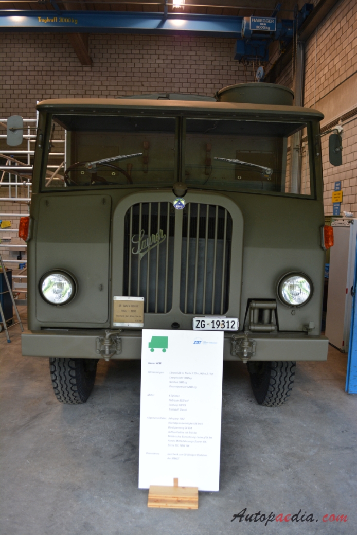 Saurer 4 CM 1950-1960 (1952 M 15008 pojazd wojskowy), przód