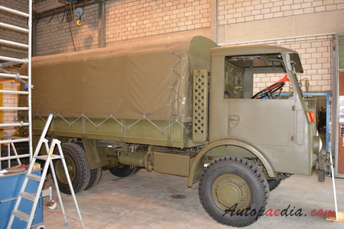 Saurer 4 CM 1950-1960 (1952 M 15008 pojazd wojskowy), prawy bok