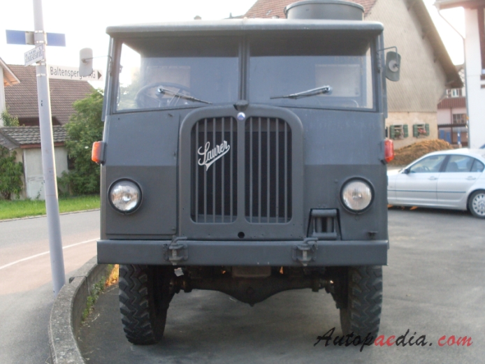 Saurer 4 CM 1950-1960 (1958-1960 Langholzwagen pojazd wojskowy), przód