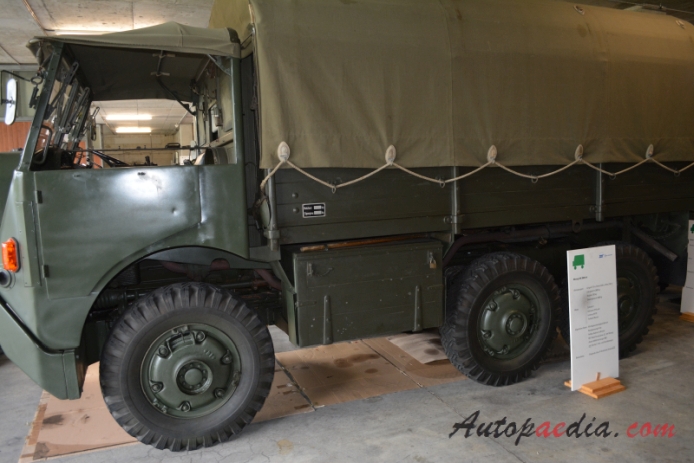 Saurer M6 1940-1946 (1942 6x6 military truck), left side view