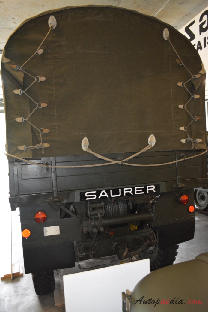 Saurer M6 1940-1946 (1942 6x6 pojazd wojskowy), tył
