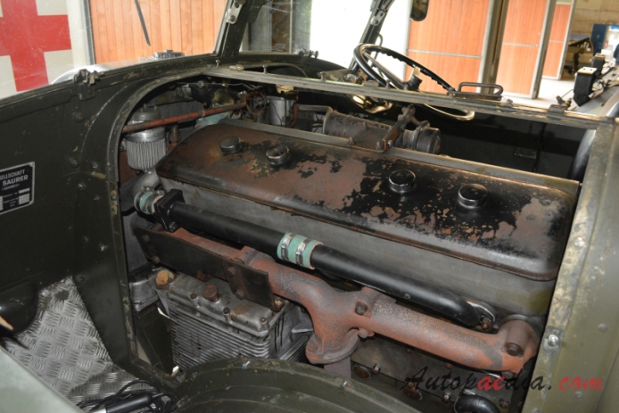 Saurer M6 1940-1946 (1942 6x6 military truck), engine  