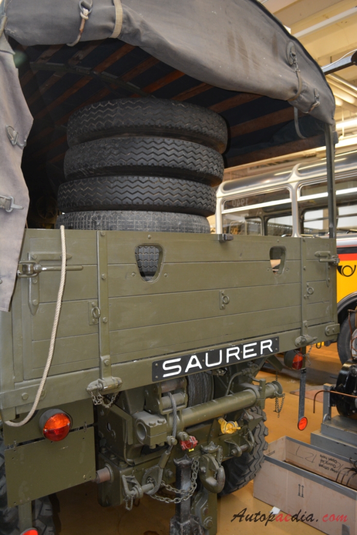 Saurer M8 1943-1945 (1945 8x8 pojazd wojskowy), tył