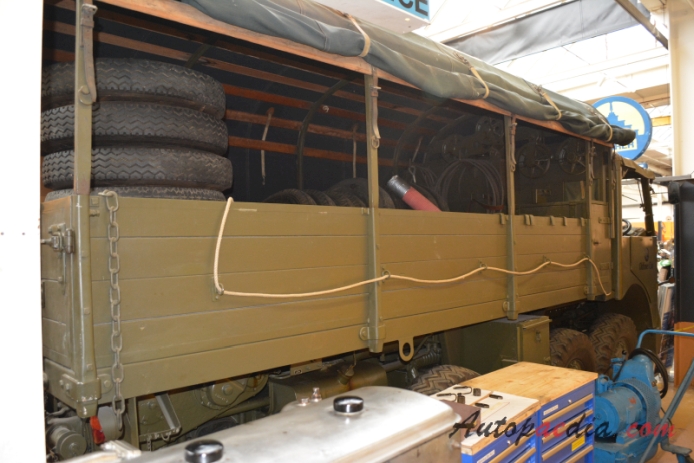 Saurer M8 1943-1945 (1945 8x8 military truck), right rear view
