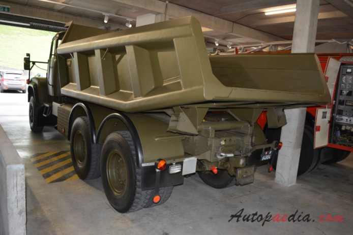 Saurer typ D 1959-1982 (1979 Saurer D330N M 64804 6x4 wywrotka pojazd wojskowy), lewy tył