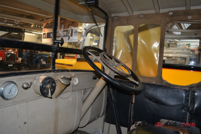 Saurer type A 1920-1933 (1929 Saurer 2AB flatbed truck), interior