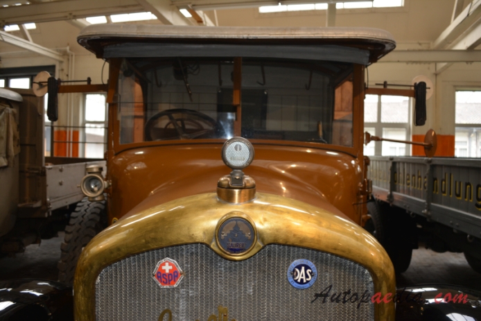 Saurer typ A 1920-1933 (1929 Saurer 5ADD nadwozie skrzyniowe), emblemat przód 