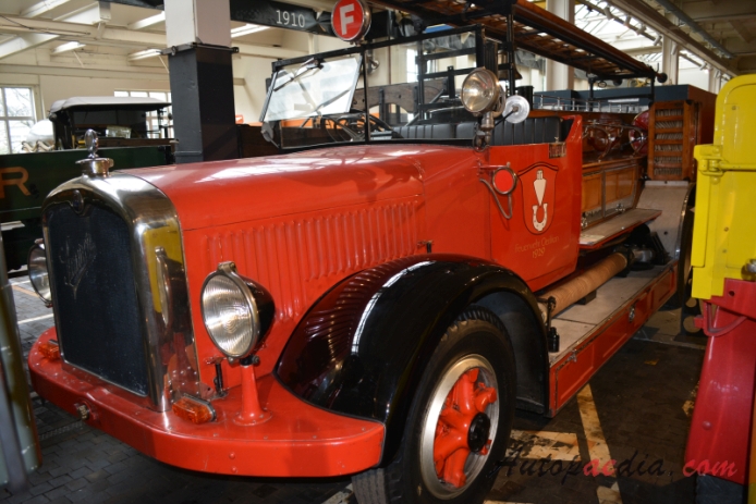 Saurer typ B 1926-1939 (1929 Saurer 4BL Feuerwehr Oerlikon wóz strażacki), lewy przód