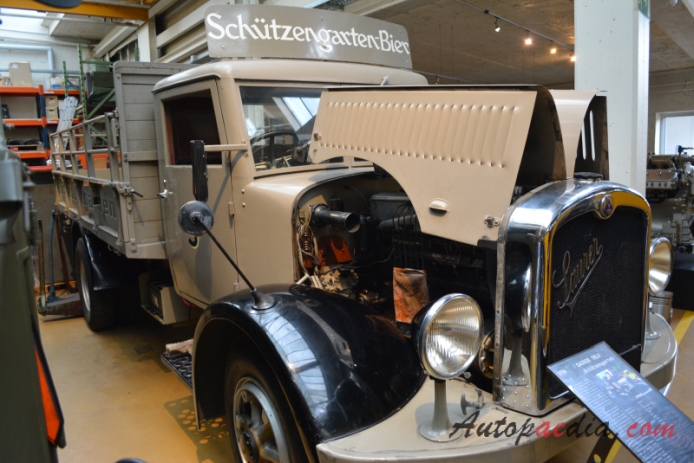 Saurer type B 1926-1939 (1934 Saurer 3BLD Schützengarten Bier flatbed truck), right front view