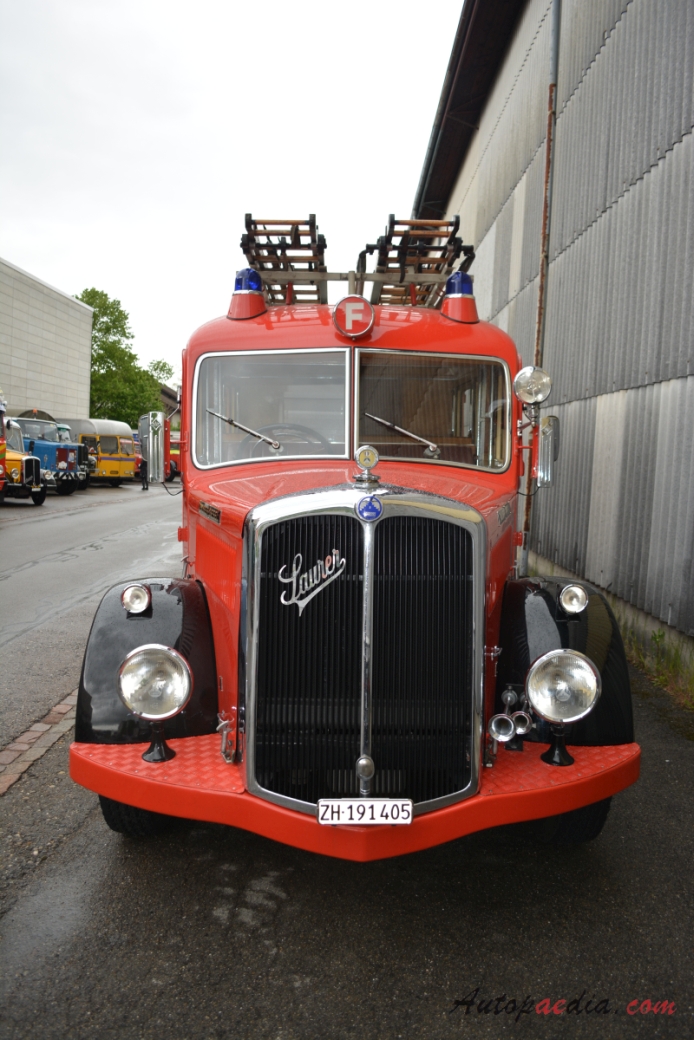 Saurer typ C 1934-1965 (1939 Saurer 4C wóz strażacki Feuerwehr der Stadt Zürich), przód