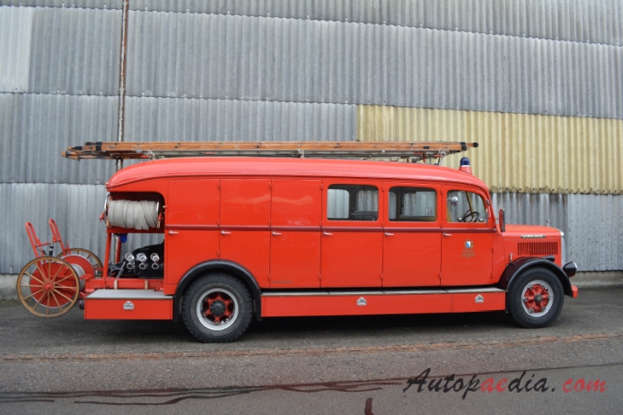 Saurer typ C 1934-1965 (1939 Saurer 4C wóz strażacki Feuerwehr der Stadt Zürich), prawy bok