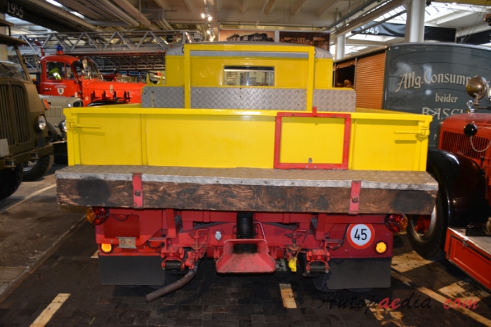 Saurer type C 1934-1965 (1950 Saurer 2C-T Shell railcar mover), rear view