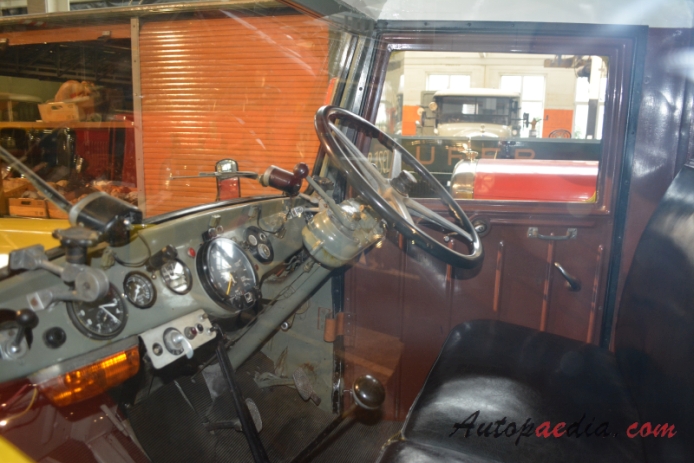 Saurer typ C 1934-1965 (1950 Saurer 2C-T Shell pojazd szynowo-drogowy), wnętrze