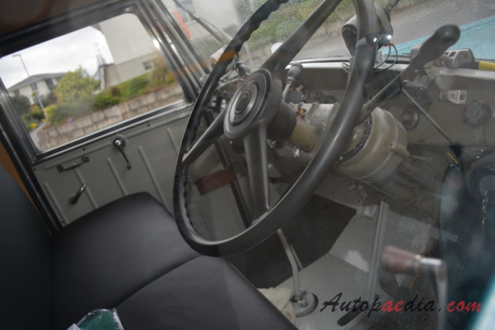Saurer type C 1934-1965 (1955 Saurer N2C Fritz Burger Altendorf 4x2 dump truck), interior