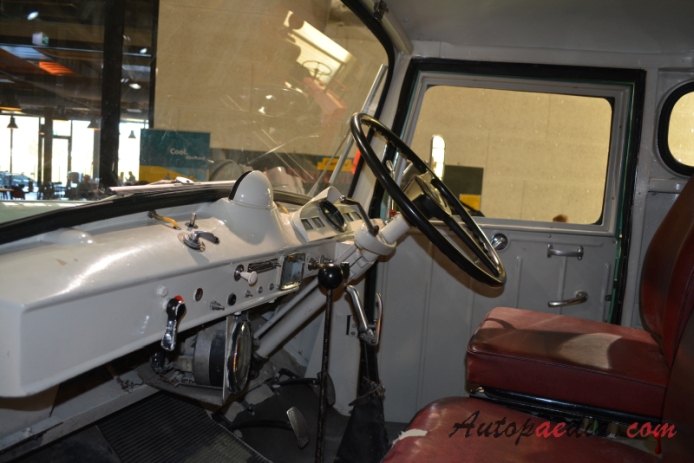 Saurer typ C 1934-1965 (1959 Saurer SV2C Eberhard wywrotka), wnętrze