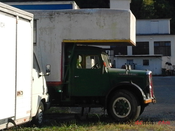 Saurer type C 1934-1965 (Saurer L2C box truck), right side view