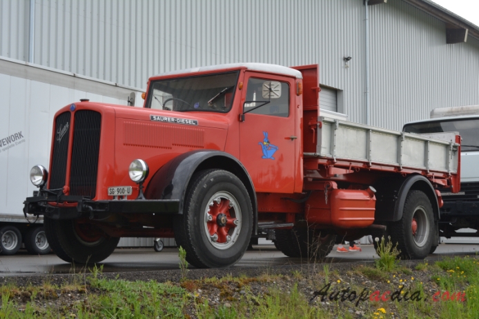 Saurer type C 1934-1965 (Saurer S4C 4x2 flatbed truck), left front view