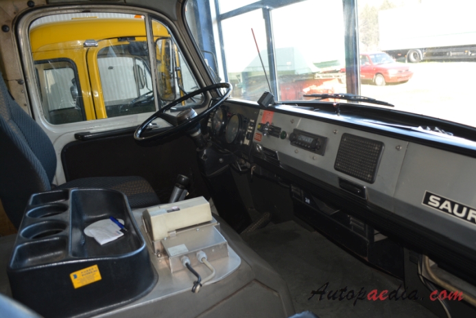 Saurer type D 1959-1983 (1974 Saurer 5DF Werner Gehrig Rudolfstetten 4x2 tank truck), interior