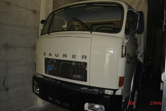 Saurer typ D 1959-1983 (1975 Saurer 5DF Zugerland Verkehrsbetrieb nadwozie skrzyniowe), lewy przód