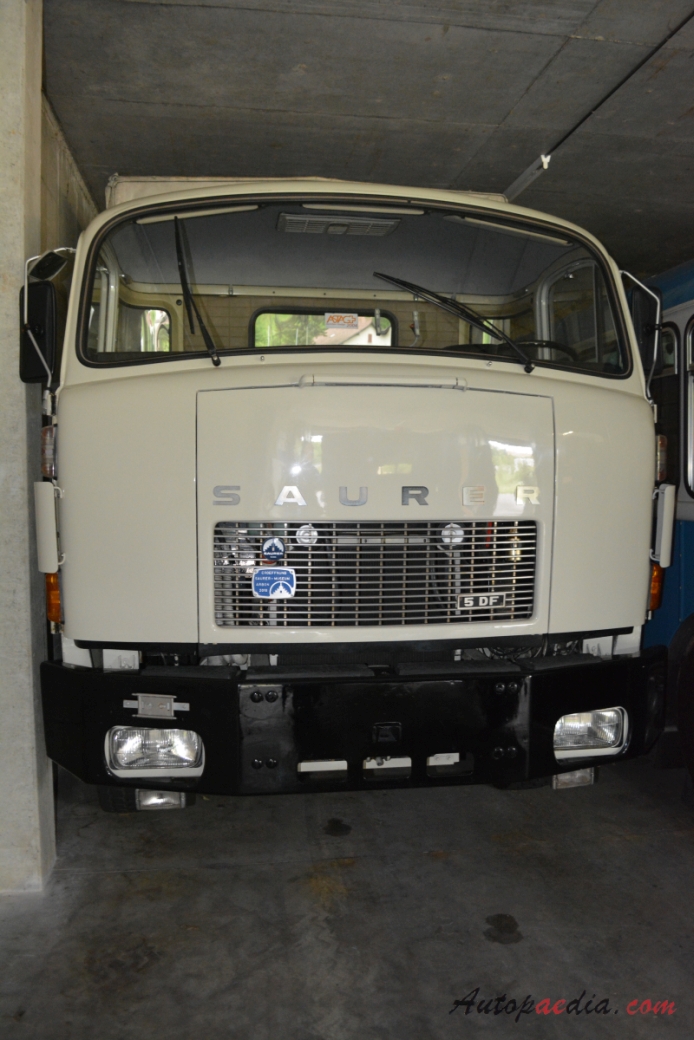 Saurer type D 1959-1983 (1975 Saurer 5DF Zugerland Verkehrsbetrieb box truck), front view