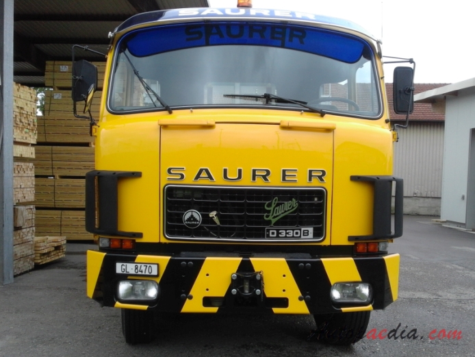 Saurer typ D 1959-1983 (1982 Saurer D330B Trachsel 8x4 wywrotka), przód