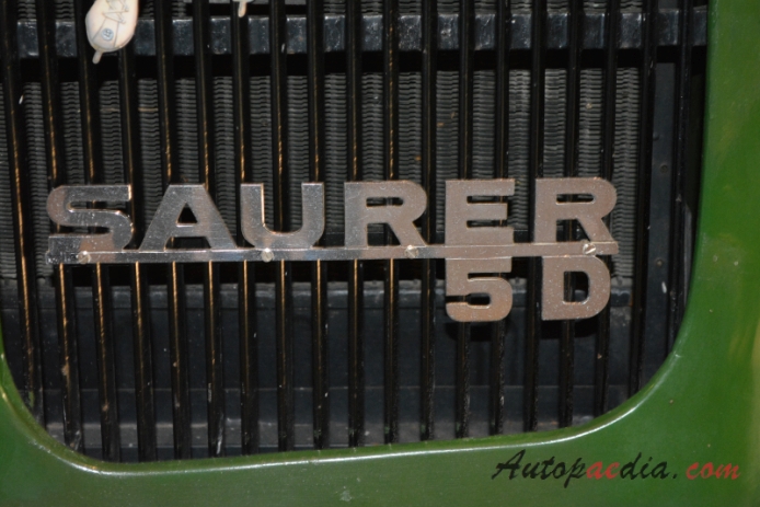 Saurer typ D 1959-1983 (1959-1974 Saurer 5D Scherrieble Transporte 4x2 bramowiec), emblemat przód 