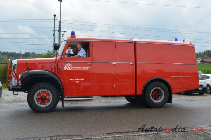Saurer typ D 1959-1983 (1965 Saurer 2DM wóz strażacki Gebäudeversicherung des Kantons Zürich), lewy bok