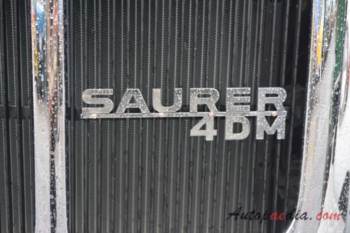Saurer typ D 1959-1983 (1978 Saurer 4DM C2KT Feuerwehr Sargans Metz wóz strażacki), emblemat przód 
