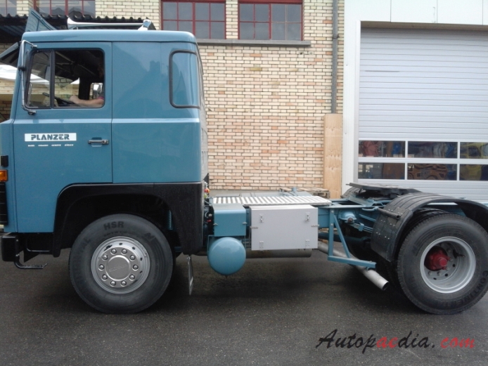 Scania 1968-1974 (L50/L80/L85/L110/L140) (1974 Scania LB 140 V8 Planzer ciągnik siodłowy), lewy bok