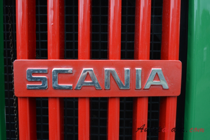 Scania 1968-1974 (L50/L80/L85/L110/L140) (1970 Scania L 80 Super Hürliman semi truck), front emblem  