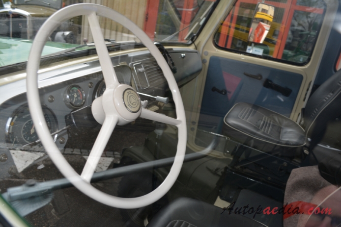 Scania 1968-1974 (L50/L80/L85/L110/L140) (1970 Scania L 80 Super Hürliman ciągnik siodłowy), wnętrze
