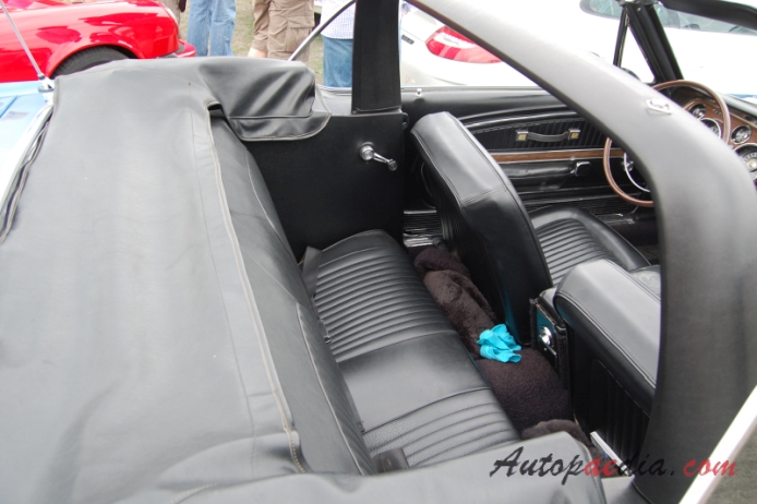 Shelby Mustang 1965-1970 (1968 Cobra GT 500-KR convertible 2d), wnętrze