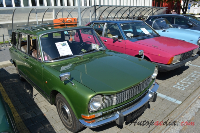 Simca 1501 1966-1975 (1966 Simca 1501 Break kombi 5d), right front view