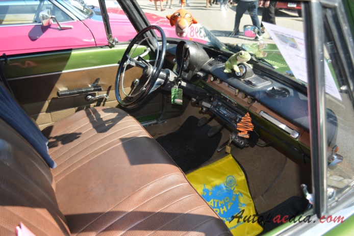 Simca 1501 1966-1975 (1966 Simca 1501 Break kombi 5d), wnętrze