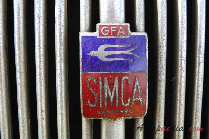 Simca 8 1938-1951 (berlina 4d), front emblem  
