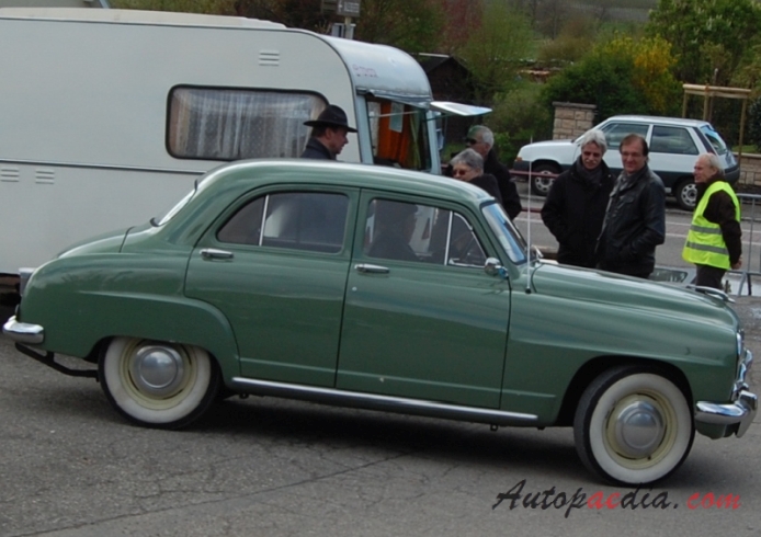 Simca Aronde 1. generacja (Simca 9) 1951-1955 (sedan 4d), prawy bok
