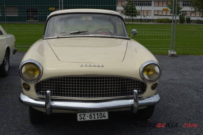 Simca Aronde 2. generacja 90A 1955-1958 (1957-1958 Simca Aronde 1300 Plein Ciel Hardtop Coupé 2d), przód