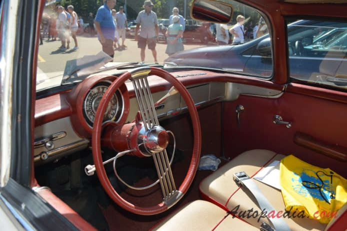 Simca Aronde 2. generacja 90A 1955-1958 (1957-1958 Simca Aronde 1300 Plein Ciel Hardtop Coupé 2d), wnętrze