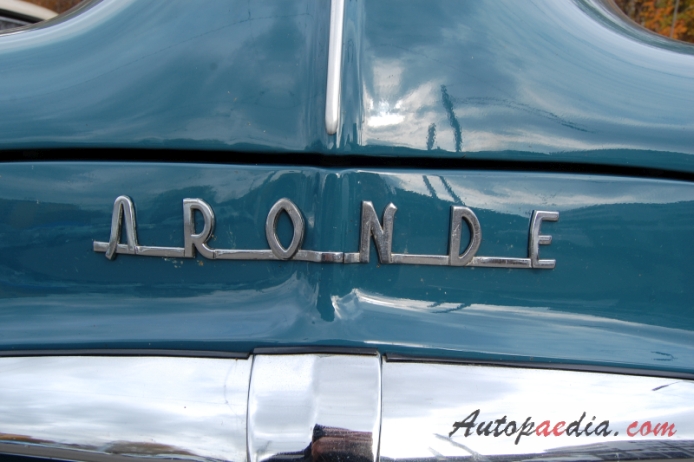 Simca Aronde 2nd generation 90A 1955-1958 (Grand Large Coupé 2d), front emblem  