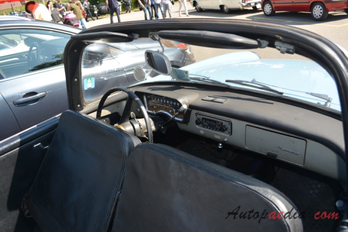 Simca Aronde 3. generacja P60 1958-1964 (1958-1962 Simca Aronde Océane cabriolet 2d), wnętrze