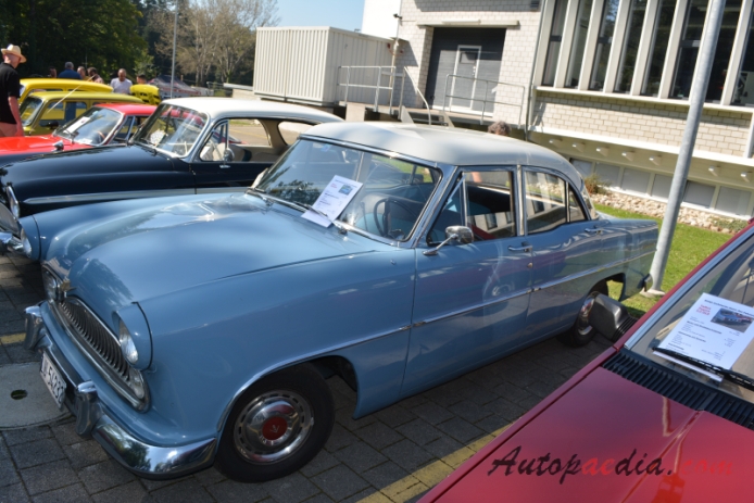 Simca Vedette 1. generacja 1954-1957 (1955 Versailles sedan 4d), lewy przód