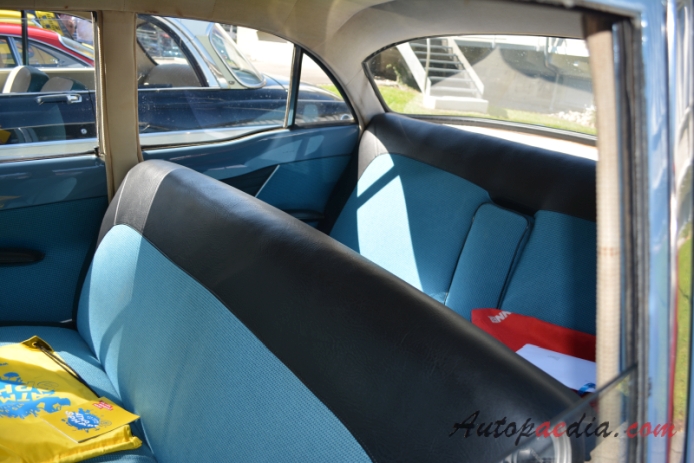 Simca Vedette 1. generacja 1954-1957 (1955 Versailles sedan 4d), wnętrze