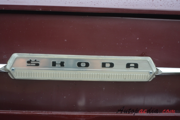 Skoda 100 1969-1977 (sedan 4d), front emblem  