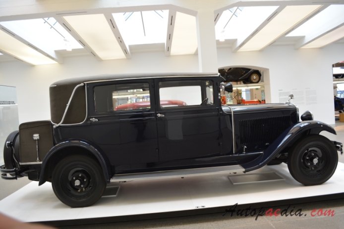 Skoda 645 1929-1934 (1930 limuzyna 4d), prawy bok
