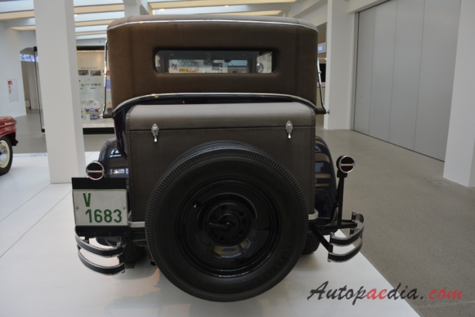 Skoda 645 1929-1934 (1930 limuzyna 4d), tył