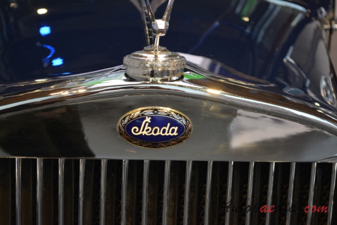 Skoda 860 1929-1932 (1932 convertible 4d), emblemat przód 