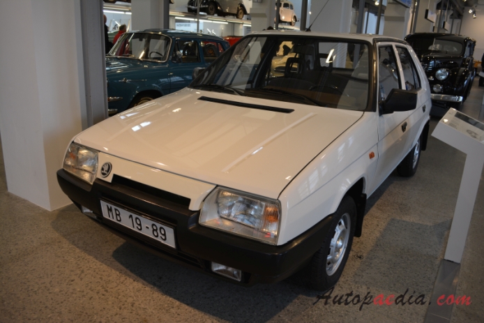 Skoda Favorit 1987-1995 (1989 136 L hatchback 5d), left front view