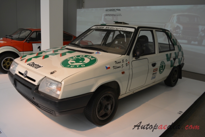 Skoda Favorit 1987-1995 (1993 136 L/A hatchback 5d), left front view