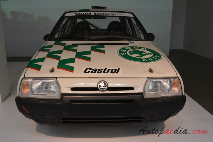 Skoda Favorit 1987-1995 (1993 136 L/A hatchback 5d), front view