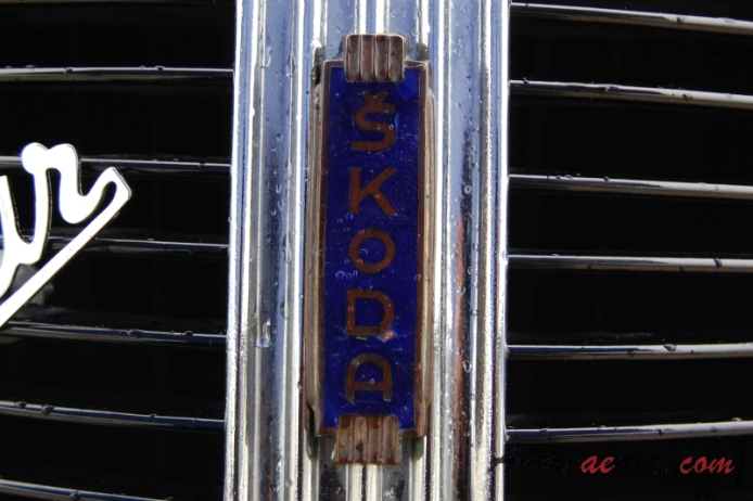 Skoda Popular 1934-1946 (1938 typ 912 OHV saloon 2d), emblemat przód 